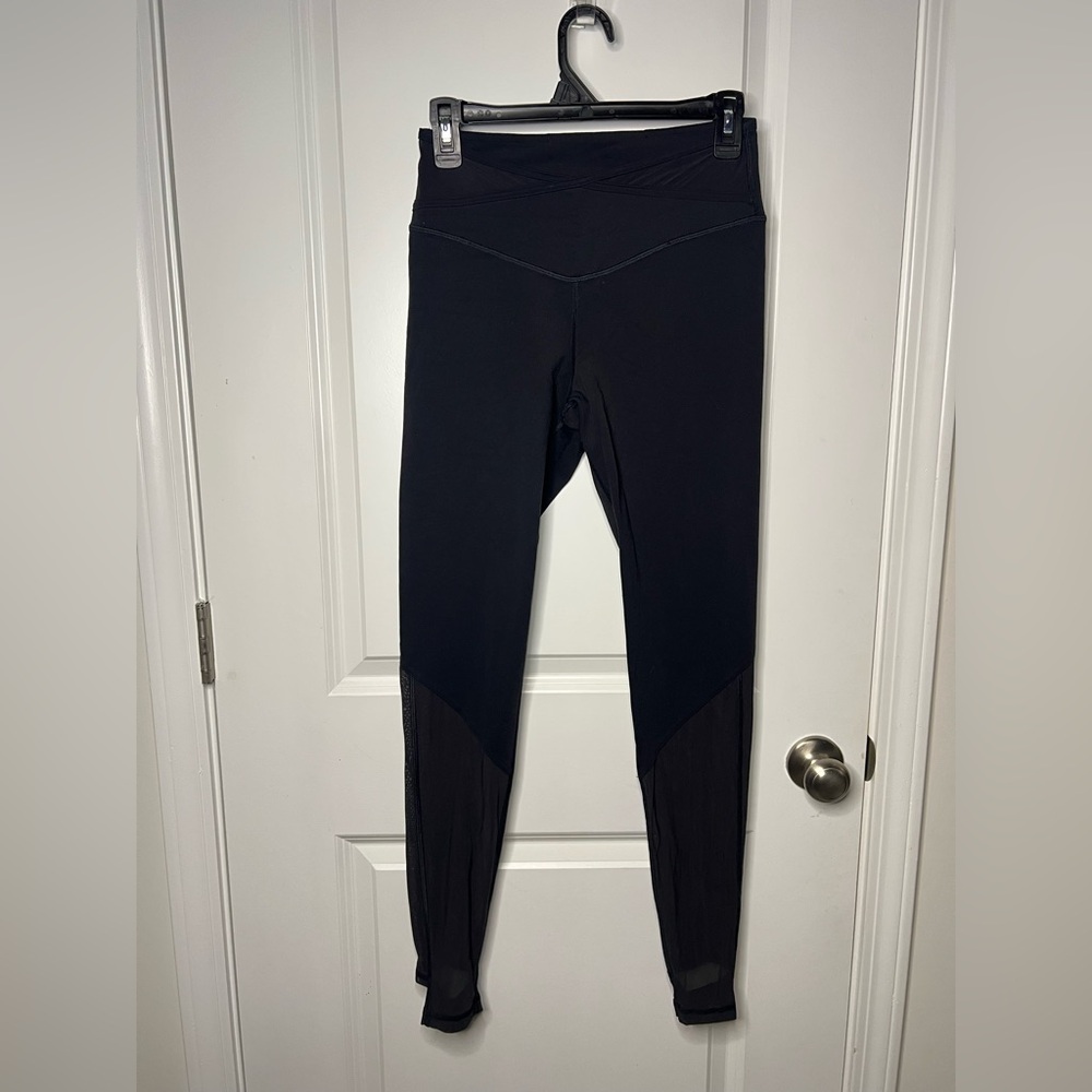 Lululemon Women’s legging bottom mesh details foot hold Sz 8 Casual